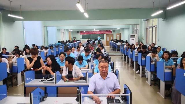 郑州市基石中学成功召开全体教职员工大会 吹响新学年开学集结号